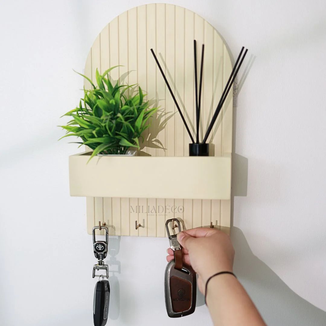 Porte-clés mural avec étagère – Design cannelé moderne